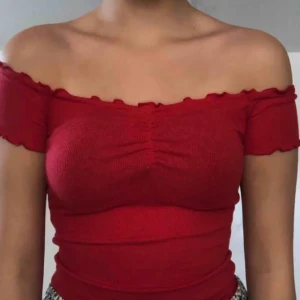 Söt topp från Hollister.  - Passar som Xs/S. Bara använd på bilden