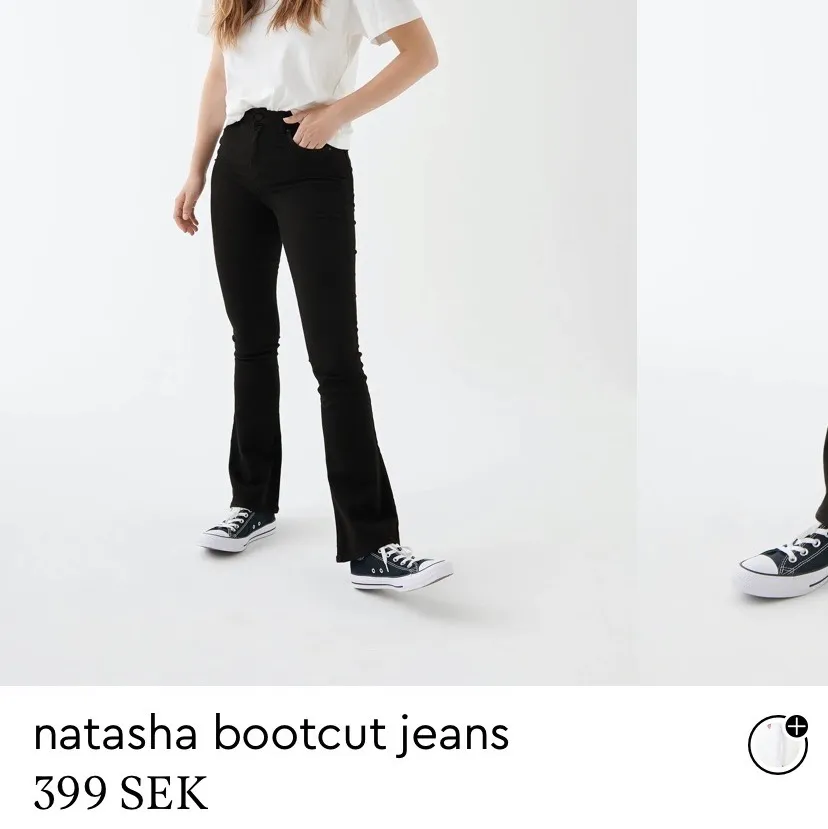 Snygga bootcut jeans från Gina tyvärr försmå min kompis är modell kontaktat mig om du har någon fråga eller så💖 säljer för 100kr . Jeans & Byxor.