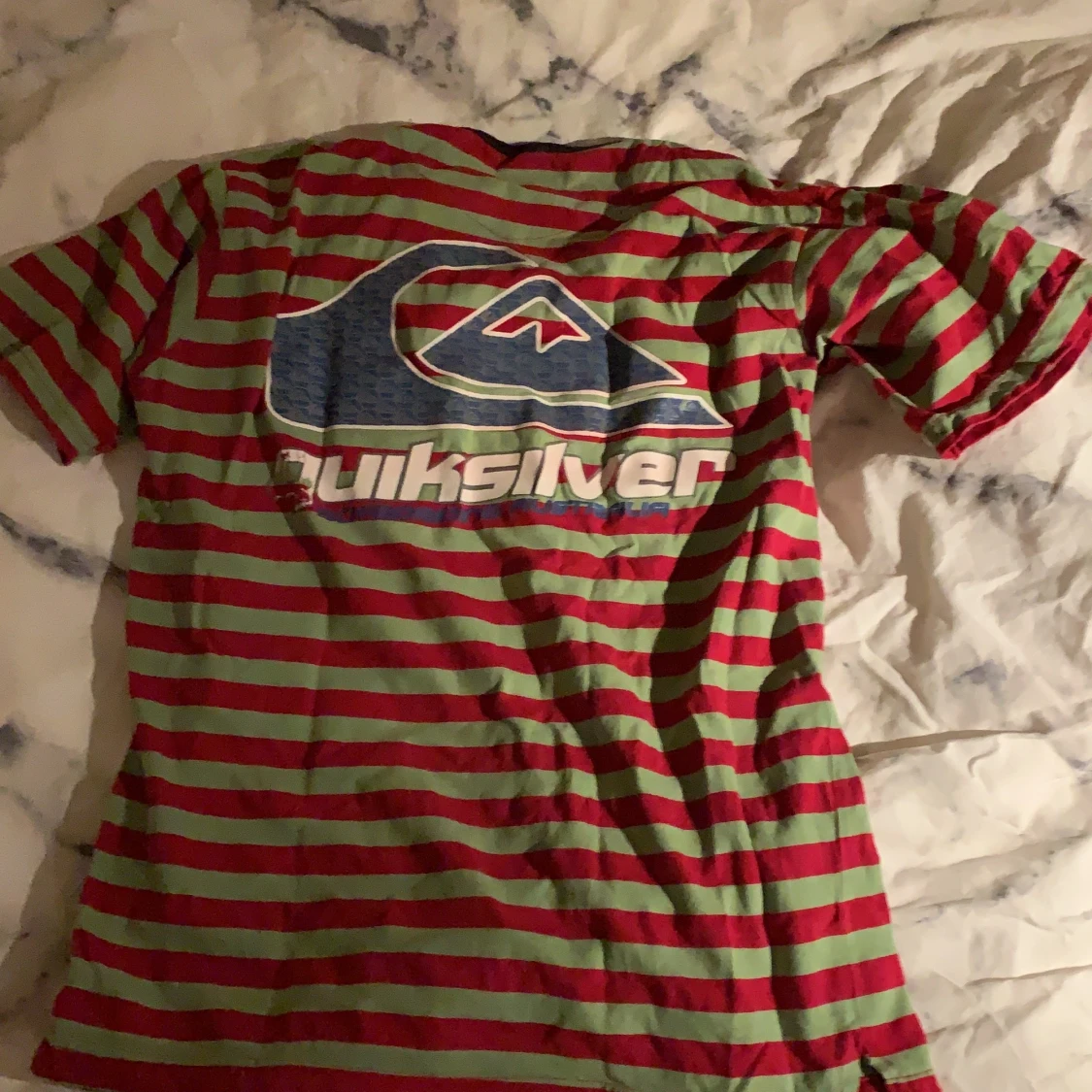 Supersnygg quiksilver t-shirt! - 90