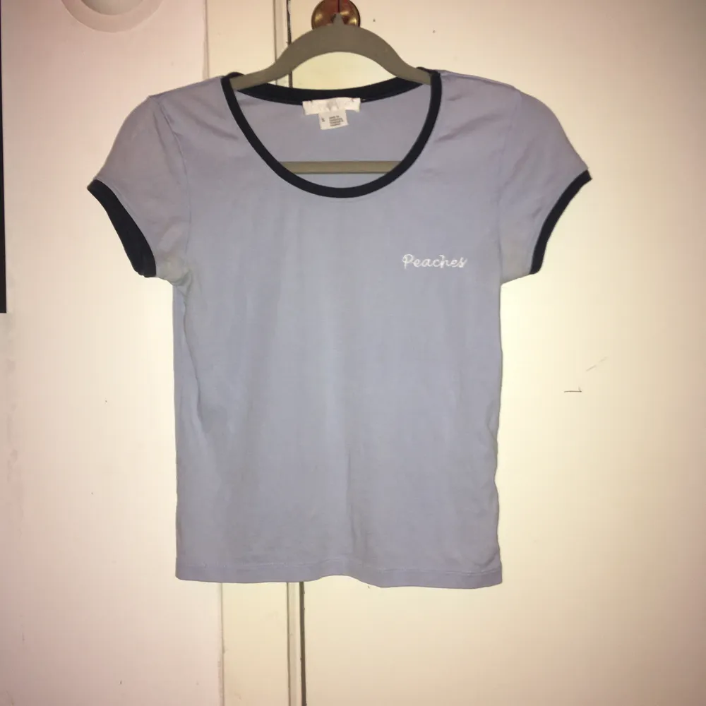 Världens finaste T-shirt från Urban Outfitters😍jättebra skick . T-shirts.