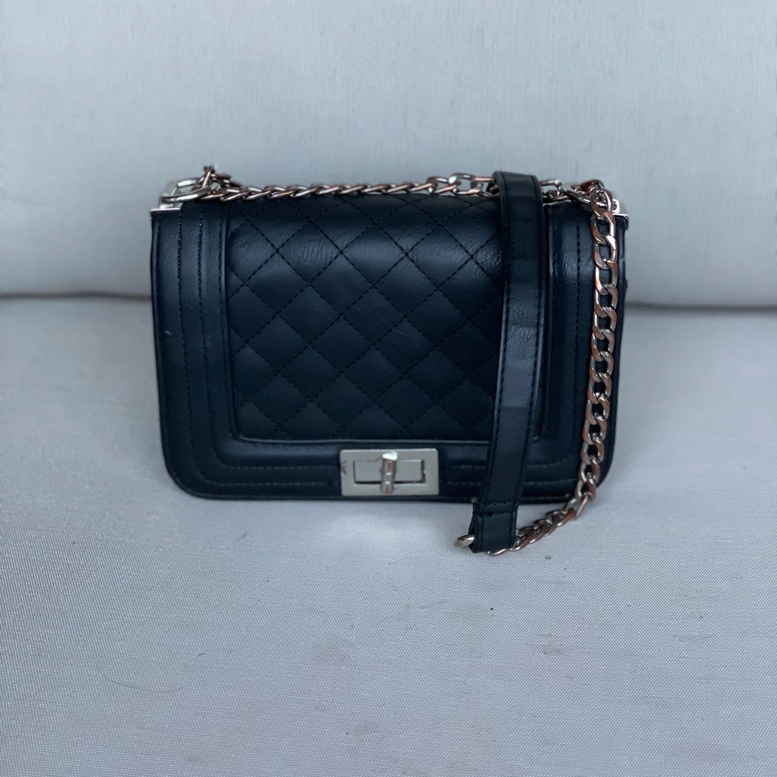 Svart crossbody väska