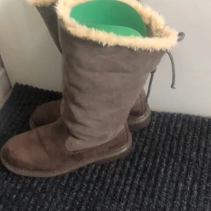 Varmgodrade stövlar  - CAT stövlar som nya nästan oanvända 