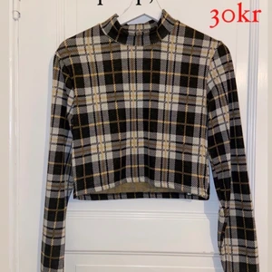 🤎rutig croptop  - Rutig croptop från New yorker. Använd en gång, 30kr + frakt🤎✨