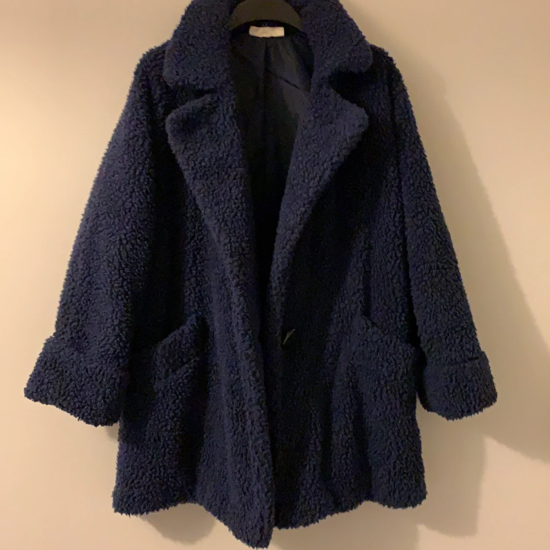 Marinblå teddyjacka