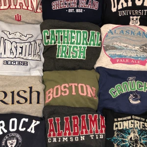 Vintage College Hoodies  - Följ @Wander Retro på Plick för kommande veckan ska det släppas massa vintage hoodies! Priset varierar mellan 250-350 kr! Budgivning sker vid stort intresse. Ni kan även nå oss på vår Instagram @wanderetro
