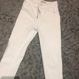 Vita jeans från Gina som jag knappt använt skriv för fler bilder eller frågor❤️ köparen står för frakten