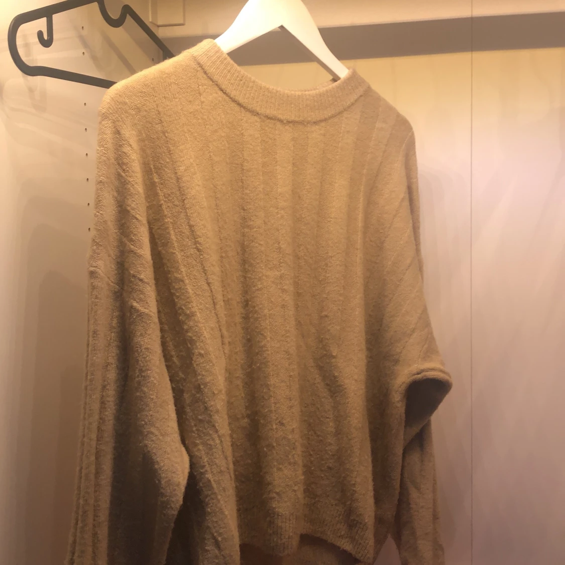 Beige stickad tröja 