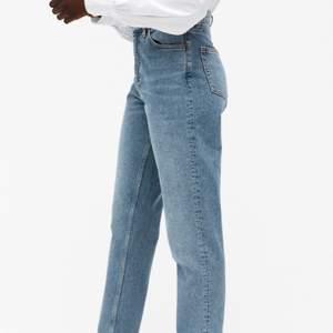 Fina monki jeans som inte kommer till användning för de har blivit för korta. Korta på mig som är lite över 170, passar någon som är under 170.                    (Buda från 150) 