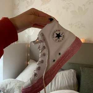 converse miley cyrus kollektion! - svin coola converse, använda max 2 gånger (köparen står för frakt, 63kr), miley cyrus kollektion 