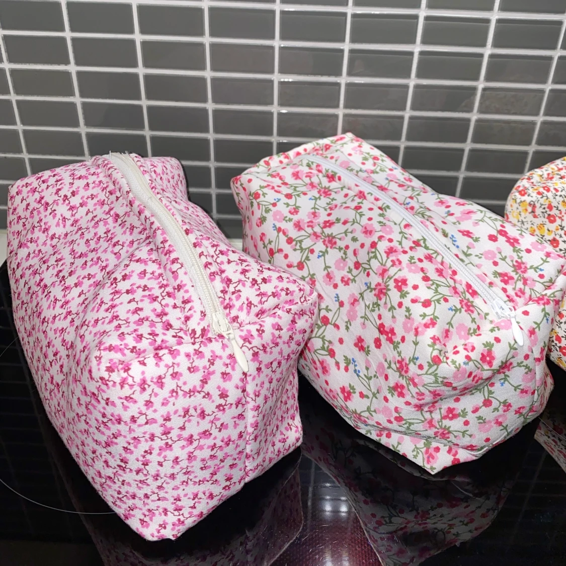 Blommiga necessärerer - 91