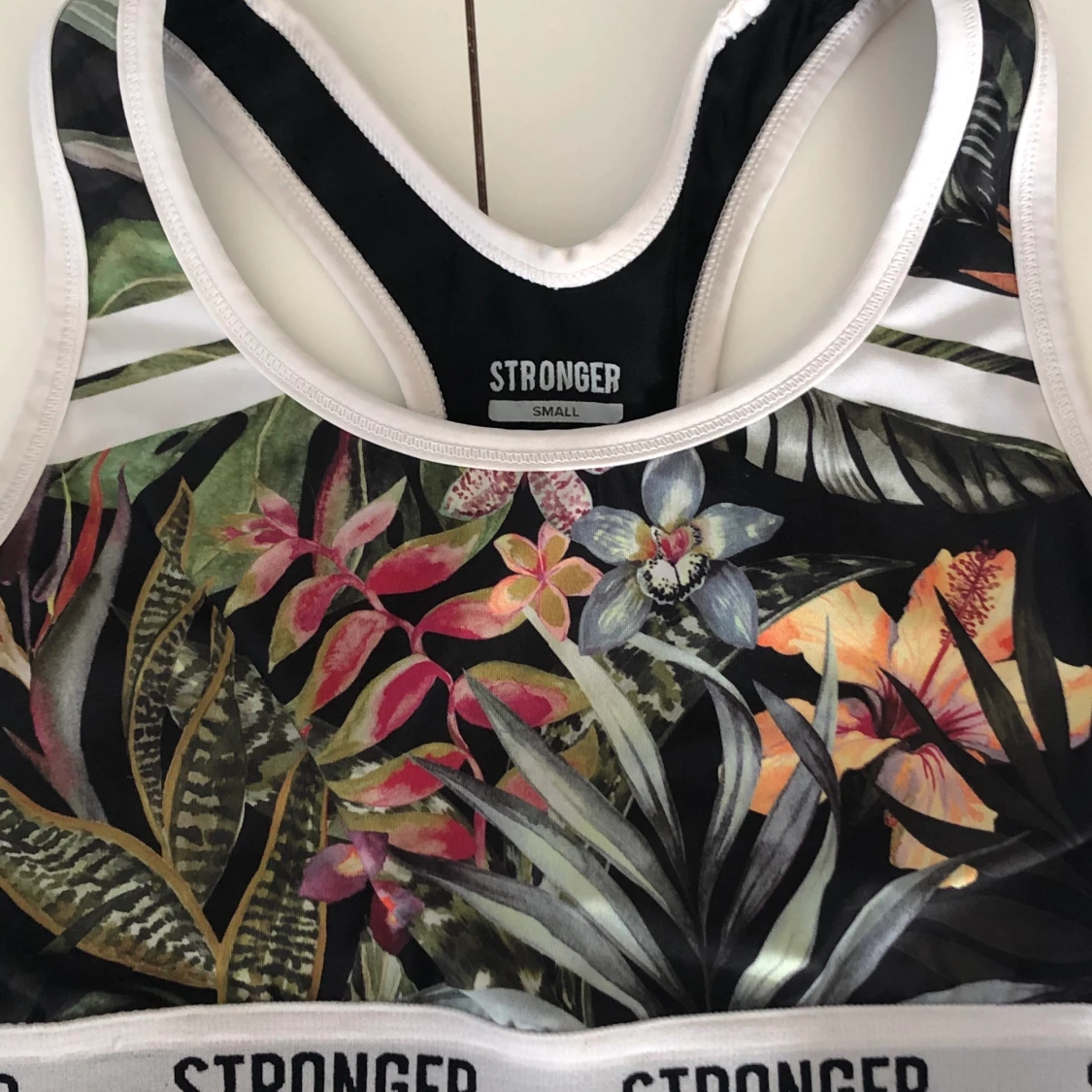 Träningskläder STRONGER 350 kr 🌱🧘🏽‍♀️ - 90