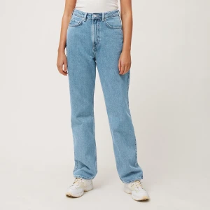 Weekday jeans strl. 28/32 - Superfina jeans från Weekday i modellen Rowe som nästan är helt slutsålda. Helt oanvända, endast testat på en gång. Storlek W28 L32 i färgen Sky blue. Kan mötas upp i Sthlm alternativt frakta:)