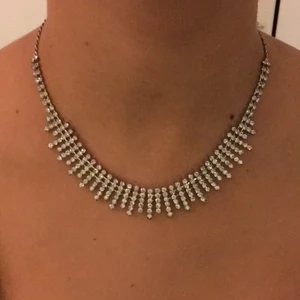 ”Diamant” halsband - Fint festligt halsband! 