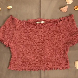 Pull&bear storlek L  - En fin topp i den perfekta rosa färgen om man frågar mig och  är knappt använd 🥰