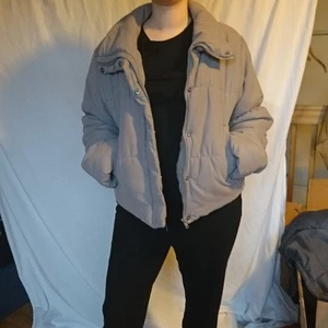 Kort varm jacka - Superfin kort och varm jacka från monki🌬️