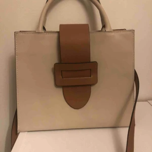  - Köptes här på plick men har aldrig använt den, skitfin men inte min stil direkt, skriv om du vill ha fler bilder eller dylikt 