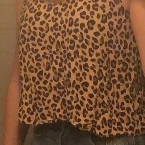 H&M linne💕 - Oanvänt, alltså bra skick. Köpt för 125kr. Köparen står för frakten.