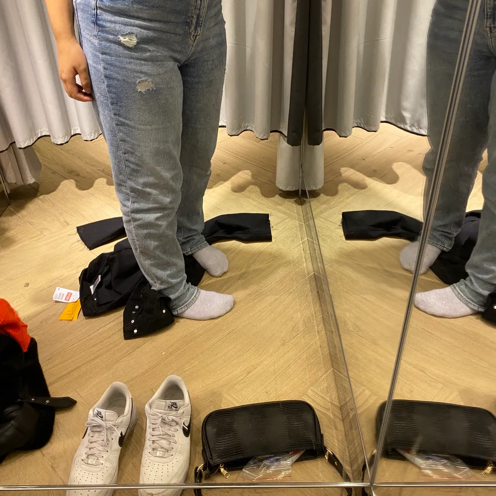 Aäljar dom här fina o coola jeans . Jeans & Byxor.