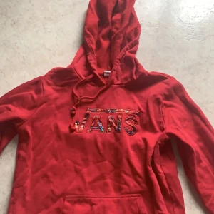 Vana hoodie  - Vans hoodie med fint tryck!  Storlek M  Kan fraktas eller mötas 💕