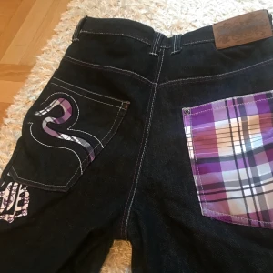 Raw Blue jeans - 90s jeans. Sytt om dom från 32/32 till 29/31. Fett drip, inte använt mycket. Köp nu!!!!