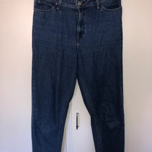 Lee jeans W31 L31 - Mörkblåa lee jeans. Raka Mom Jeans midrise. 