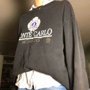 - Snygg vintage sweatshirt köpt på beyond retro och har används ca 4 gånger av mig🤍🖤