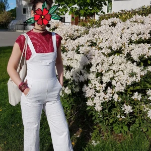 Weekday denim jumpsuit strl36 - Skön och fin Jumpsuit i 99%bomull och 1%elastan. Passar en 34-36 och har justerbara straps. Fint skick inga fläckar! 🌺
