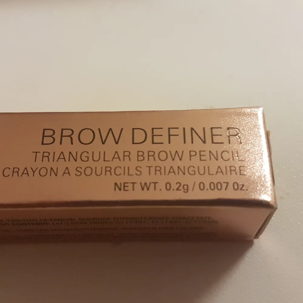 Har 4st ABH Brow Definer, 1st dark brown och 3st chocolate. Säljer pga att jag gått över till pomade istället. 130kr/styck. Oanvända såklart. 🌸. Övrigt.