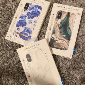  - Ideal of sweden skal för iphone X/XS.  Blommigt oanvänt skal för 125kr Grönt marmor använt, med i mycket bra skick 100kr Vitt marmor med minimal spricka 50kr Alla 3 skal för 200kr