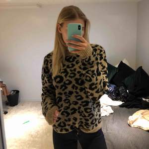 Stickad leopardtröja från nakd. Möts upp i Stockholm eller så står köparen för frakten ☺️