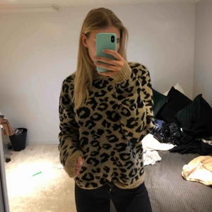  - Stickad leopardtröja från nakd. Möts upp i Stockholm eller så står köparen för frakten ☺️