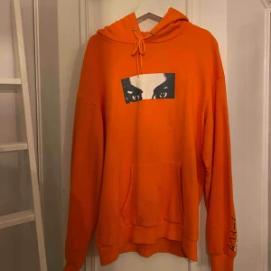  - Snyggt hoodie Köptes från Carlings och jag tror är från deras egna märke. Väldigt lite använd och i gott skick. Storlek L. 