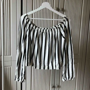  - Söt topp från bershka, aldrig använd! 