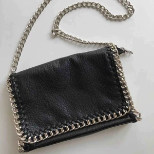  - Säljer denna super fin tiamo väskan för 100 orginalpris 500