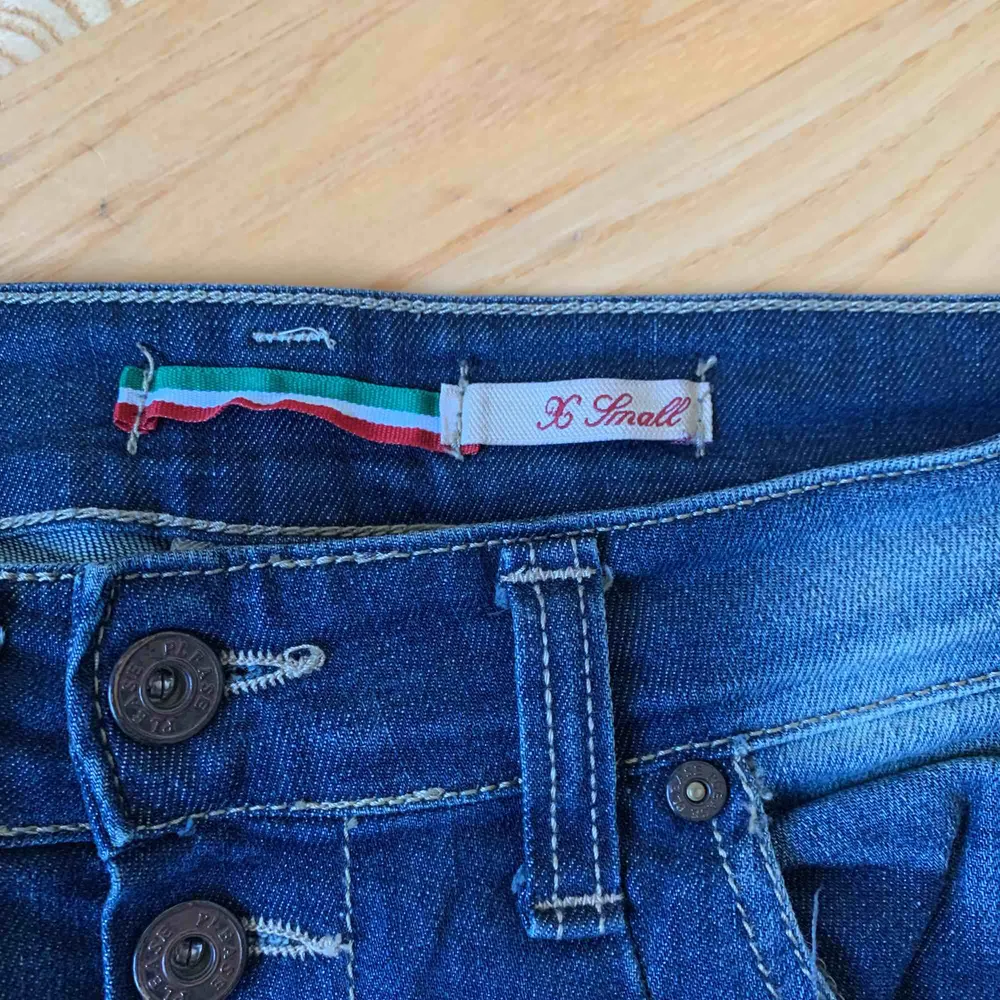 Please Vintage Glam jeans i bra skick Storlek: XS / X Small Model: P82DBQ2B  Kan skickas mot frakt!. Jeans & Byxor.