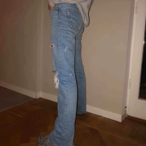 - Assnygga jeans från Zara. Slut i butik. Storlek 40 men är små i storleken. Jag är normalt en 36 och de sitter lite stort på mig!