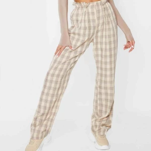  - Helt nya byxor från pretty little thing, stl UK 8 s/m men passar i stort sätt vilken stl som helst pga dragbar resår!