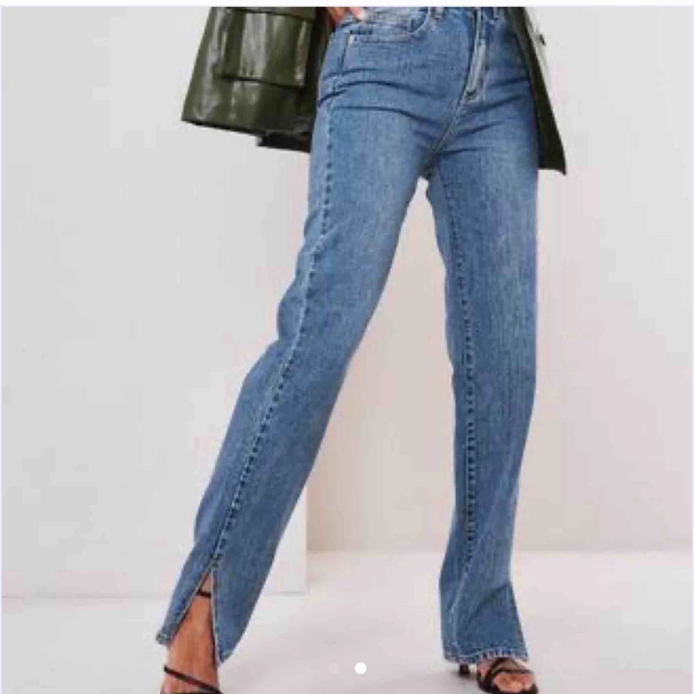 Split jeans!! Supersnygga jeans med slits, ALDRIG ANVÄNDA. Kontakta för fler bilder🥰. Jeans & Byxor.