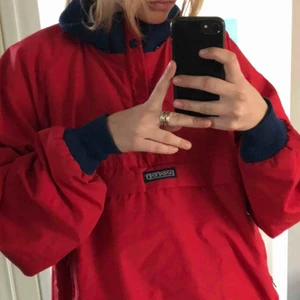  - Mycket skön och snygg anorak som passar alla strolekar. Rätt tjock och varm.  Om man vill ha fler bilder är det bara att skriva! Köparen står för frakt :)