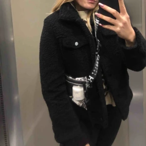  - Snygg teddyjacka från Mango!