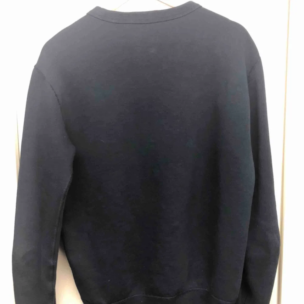 Ralph Lauren tröja strl M Skick 8/10  Säljes på grund av att den är för liten för mig . Tröjor & Koftor.