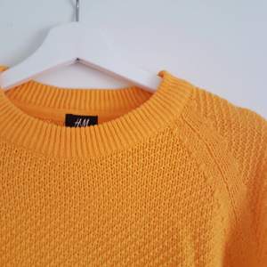 Oanvänd stickad tröja från H&M! Möts upp i Uppsala eller Stockholm, annars står köparen för frakten✌