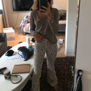  - Säljer dessa Leo byxorna ifrån nakd, super snygga sitter jätte bra men inte kommit till användning