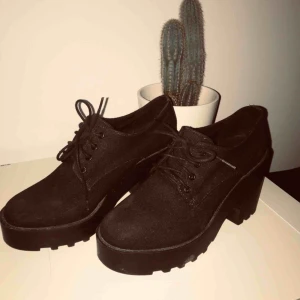  - Coola klackar med lite sneakers liknande utseende ifrån H&M. Relativt använda därav priset. Frakt tillkommer.