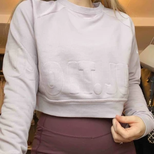  - Fin tränings eller gym tröja från nike, knappt använd men jätteskön och fin! Tveka inte att fråga om du har frågor❤️😊