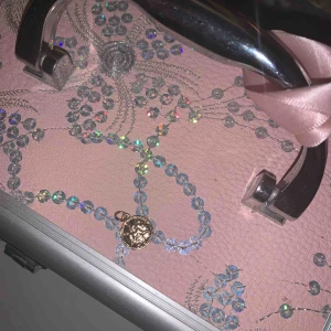  - Berlock, kan mötas i TC om ni är intresserade och bor i sthlm annars står kunden för frakten