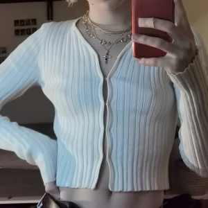  - Nypris 750kr Superfin "kofta" från unif. Jag har tyvärr bara använt denna en gång. 🌻 PS är prutbar