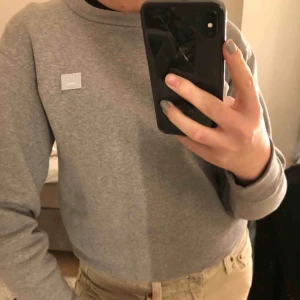  - Acne studios tröja storlek s Aldrig använd och får tyvärr aldrig användning för den