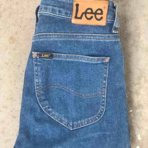  - Lee jeans i modellen Scarlett High. Mycket bra skick och fin passform. Både bekväma och snygga. 