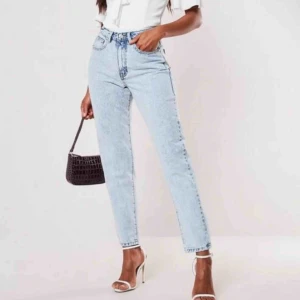  - Jeans från missguided. Storlek UK10 alltså storlek 38. Aldrig använda bara testade. Kan frakta men köparen står för frakt 🥰